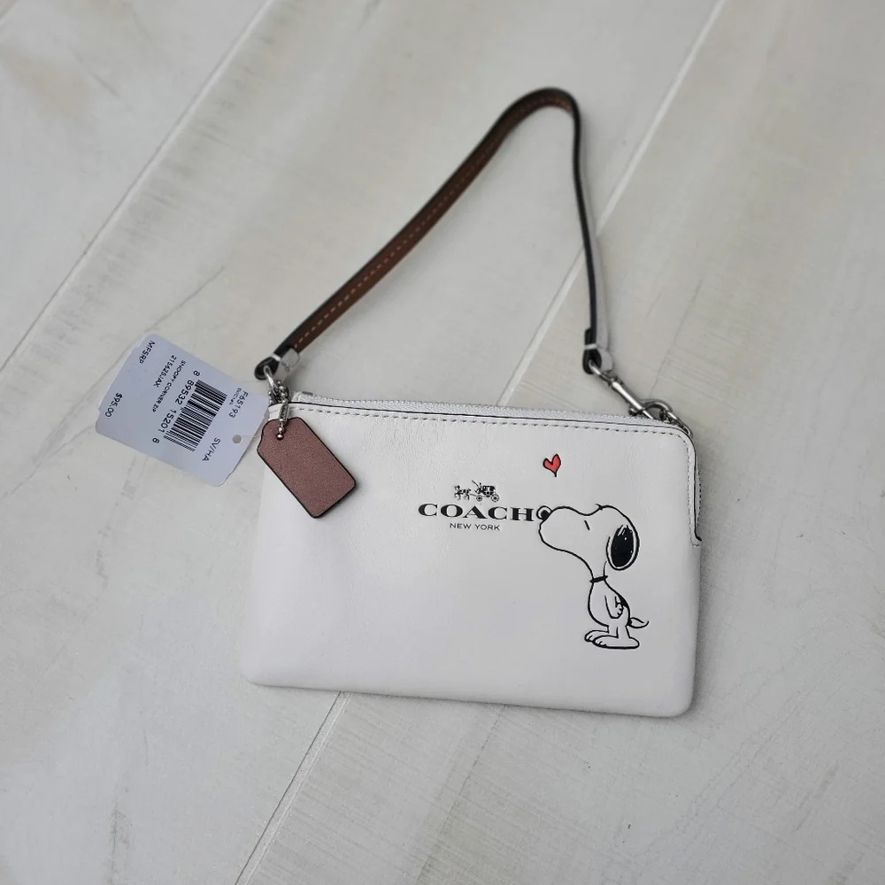 NWT COACH SNOOPY leather wristlet F65193 - Picture 6 of 7
